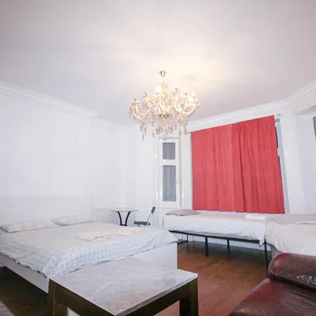 Spacious 4 Person Bedroom In Marylebone Central London